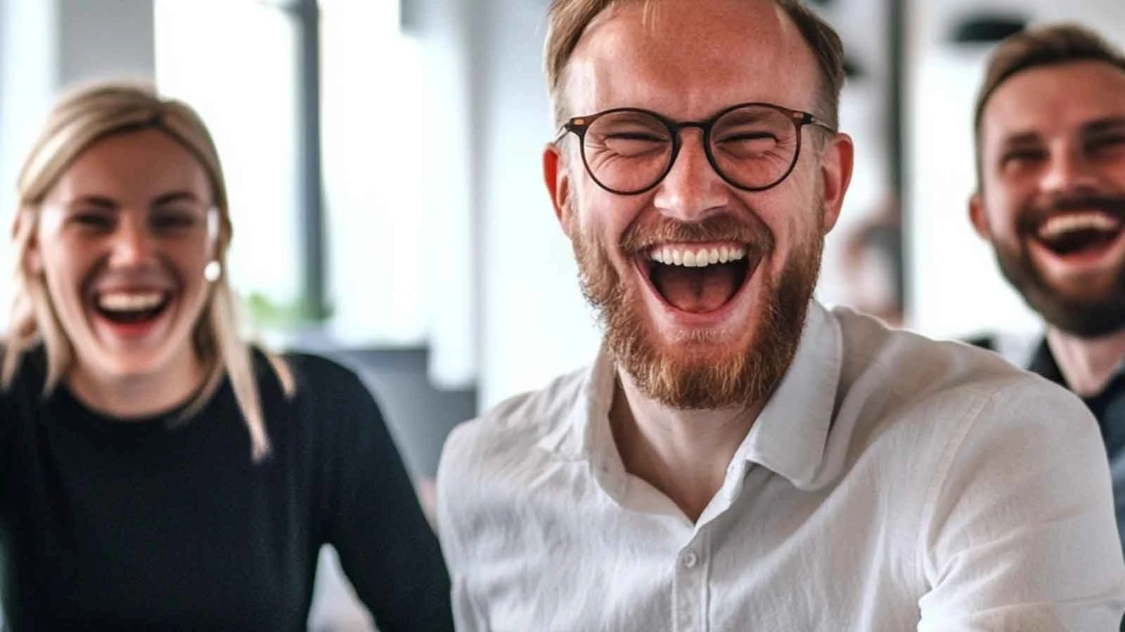 Konkurezn staunen, Sie lachen